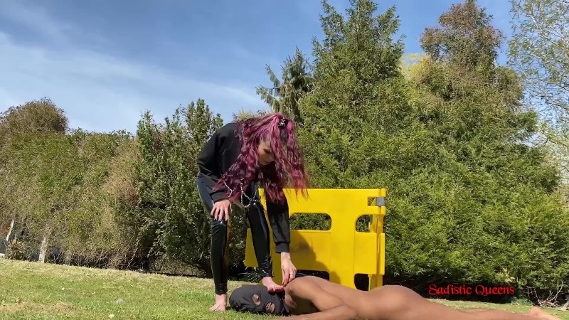 Sadistic Queens - Squishysax - Miss Tiffany Naylor - Grind Your Head Into The Ground 2