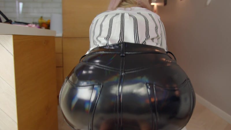 Shiny Leggings On Helena Ass Uhd 3840X2160 4K 5