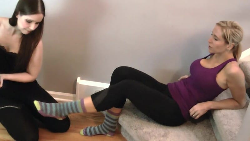 Slave Girl Worships My Sweaty Feet 1