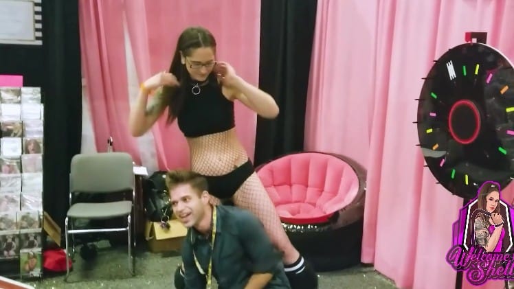 Welcome To Shell - Akirashell - Public Ballbusting At Exxxotica 4