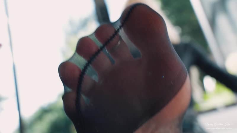 Young Goddess Kim - Goddess Kim's Villa slave - Pantyhose Foot Service (4K) 5