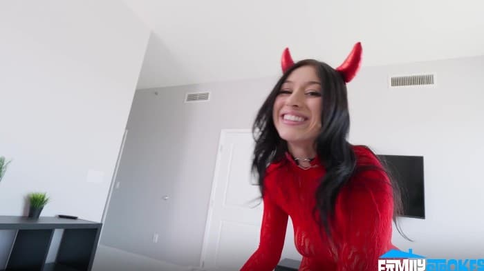 [DadCrush/TeamSkeet] Alexa Chains - Quick! Fuck The Evil Spirit To Get It Out Of Your Stepdaughter 's Body (2025-10-29) [1080p] 2