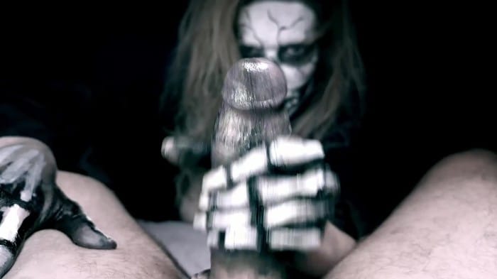 Fetish Liza Art - Halloween Horror Blow Zombie Vixen's Skull-Face Sucks And Swallows In Eerie Pov 4