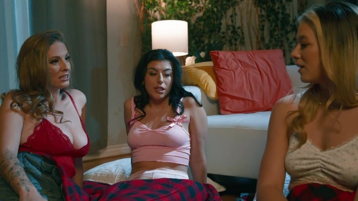 Girlsway.Mommy's Girl.2025.Sneaky Snuggles.2160p 2