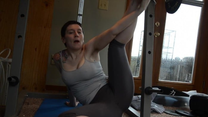 [ManyVids] Bettie Bondage - Ripped Up Spandex (720p) 1