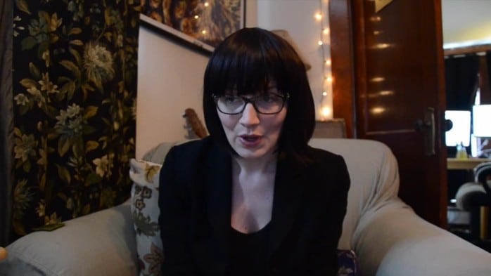 [ManyVids] Bettie Bondage - Condom How-To Handjob (720p) 1
