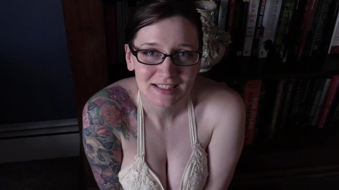 [ManyVids] Bettie Bondage - This Earth Girl Is Easy (1080p) 1
