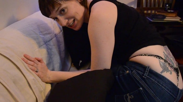 [ManyVids] Bettie Bondage - Bribing Your Sister In Her Skinny Jeans (1080p) 3