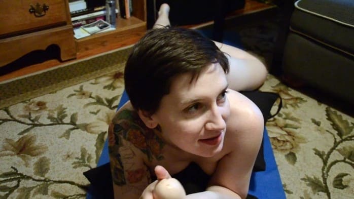 [ManyVids] Bettie Bondage - My Brother Is A Perv (720p) 4