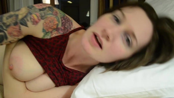 [ManyVids] Bettie Bondage - Teaching Sis To Kiss (1080p) 4