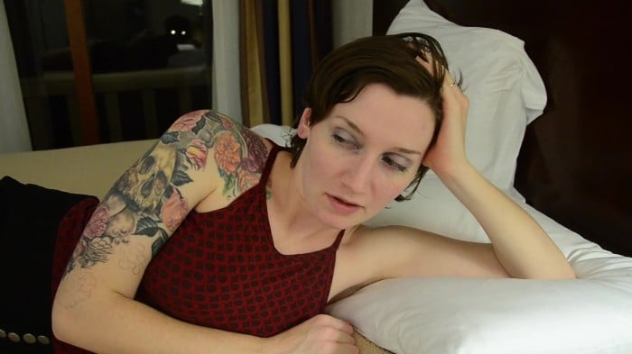 [ManyVids] Bettie Bondage - Teaching Sis To Kiss (1080p) 1