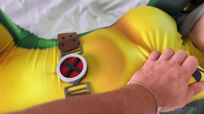 [MV-Sweetiefox] Rogue From The X-Men Sucks Facesitting Fucks And Anal Creampie 2025 [2160p] 1