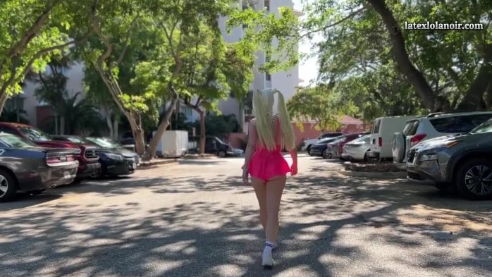 Lola Noir - Public Flash In Florida 4