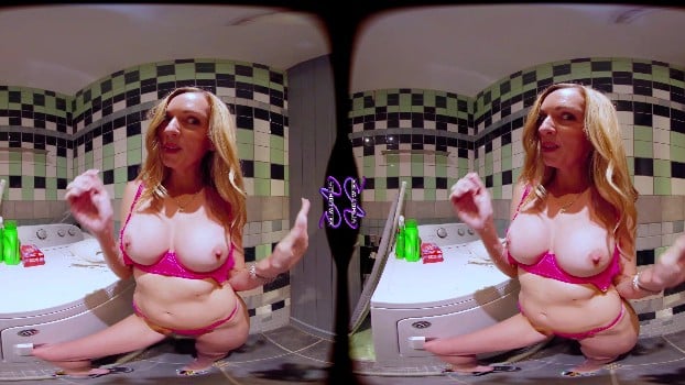 [VRHotwife] Sierra Spunk - Sierra Spunk As Your Stepmom (2025-04-14) [8K] 2