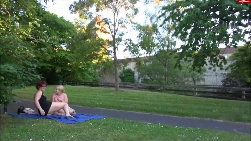 ActionGirl - Arschgeplugte Popp-Sylvie 2