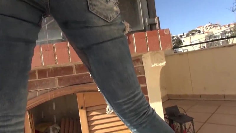 Alexandra-Wett - Jeans-Piss Orgasmus - Wenn die Blase randvoll ist 1
