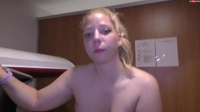 Analstute20 - Erwischt zur Strafe werd ich angepisst 15