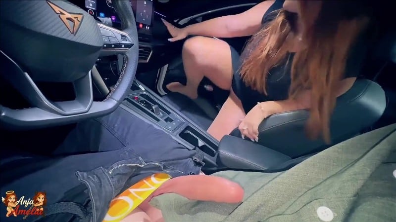 AnjaAmelia - Mitternachtsauto hookup - Nylons Halsfick und roher fick 2