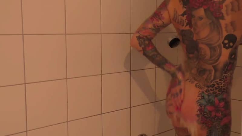 Anna Flow - Beim Duschen beobachtet 3