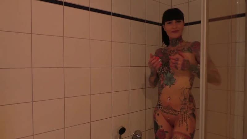 Anna Flow - Beim Duschen beobachtet 5