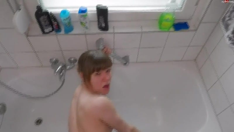 Anne-Eden - Psst - heimlich im WG Badezimmer gefickt 3