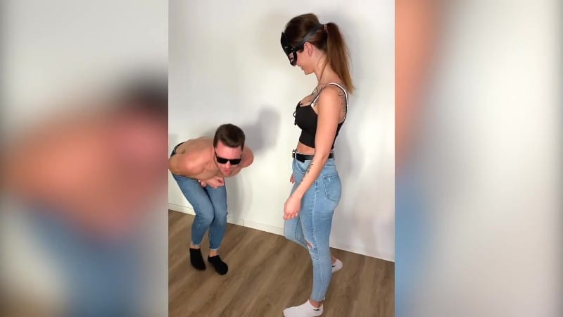 Athleteballbusting - Knee Nut Cracking Slomo Subtitles 2