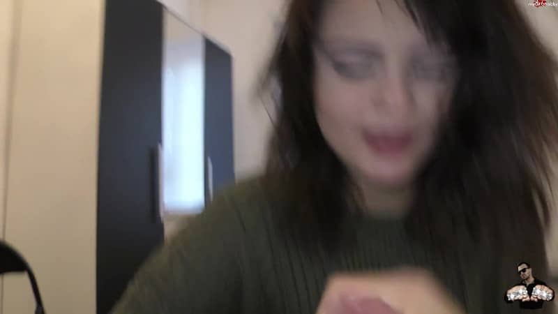 BANG-BOSS - Jackpot MILF Mutter am Handy ihre naive Tocher am Bosscock 4