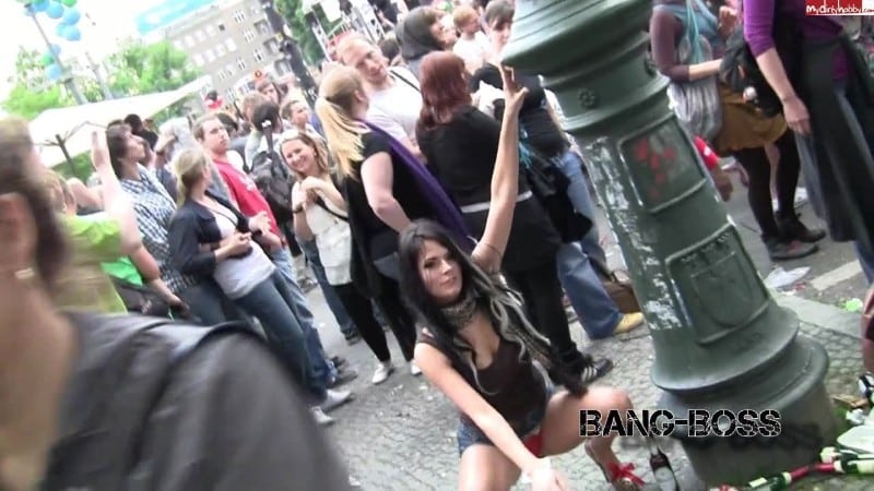 Bang-Boss - Partyschlampe gefickt beim Karneval der Kulturen 1