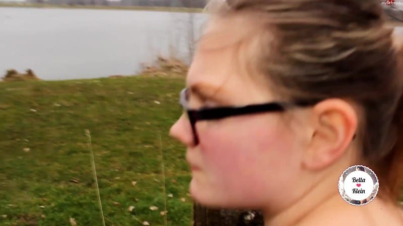 Bella-Klein - Public Durchgehaemmert im Freibad und Spermawalk 2