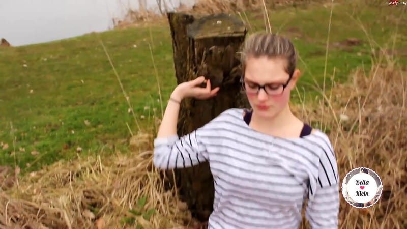 Bella-Klein - Public Durchgehaemmert im Freibad und Spermawalk 5