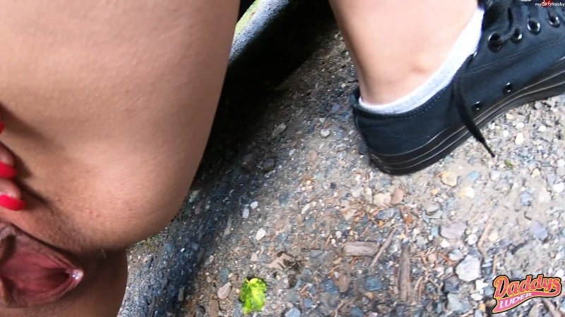 DaddysLuder - Unten ohne aufm Parkplatz geschifft 4