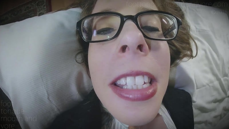 Diente Fuer Einer Geschaeftsfrau Als Essen Served To A Business Woman As Food 1