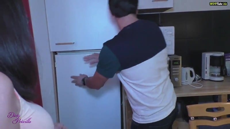 Dirty-Priscilla - Gelangweilte Hausfrau will den Hengst Schwanz ficken 1