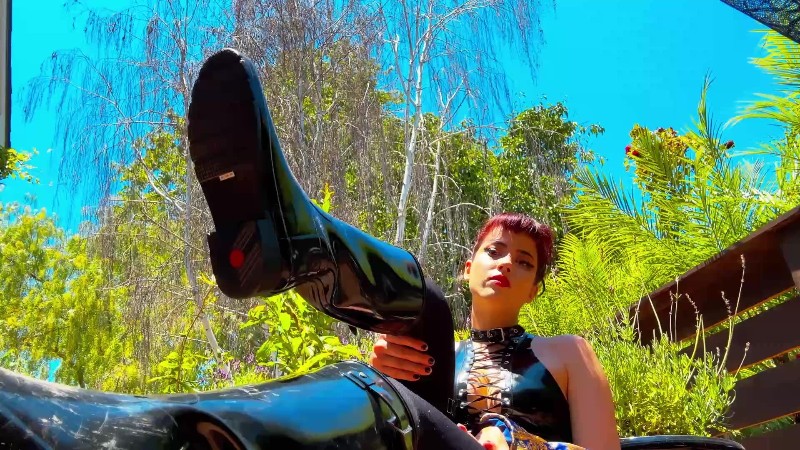EnchantrixV - Sinking and Licking Mistress' Hunter Boots Clean 2