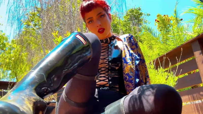 EnchantrixV - Sinking and Licking Mistress' Hunter Boots Clean 3