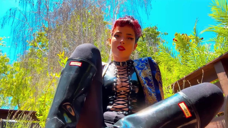 EnchantrixV - Sinking and Licking Mistress' Hunter Boots Clean 5