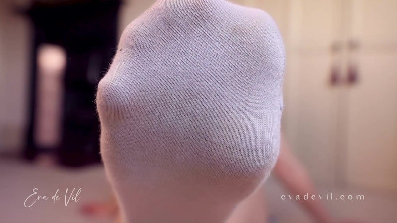 Eva de Vil - White sock weakness 3