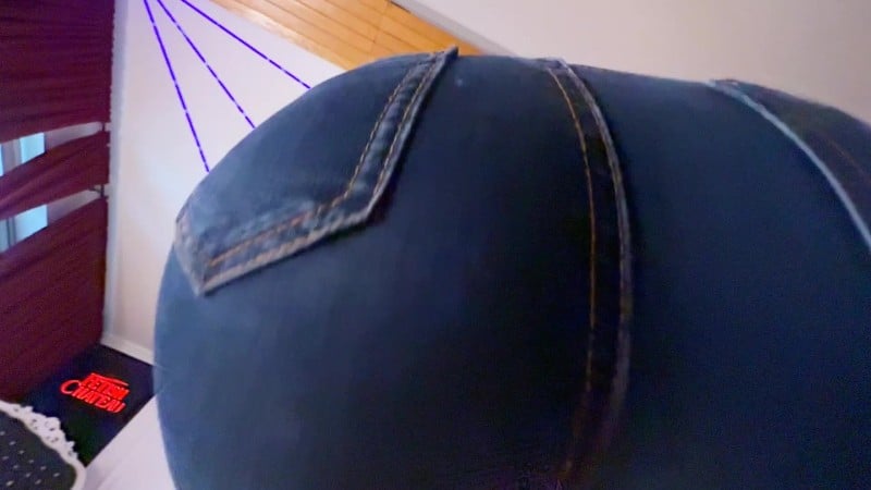 Evil Woman - Evilwoman Facesitting In Jeans 1