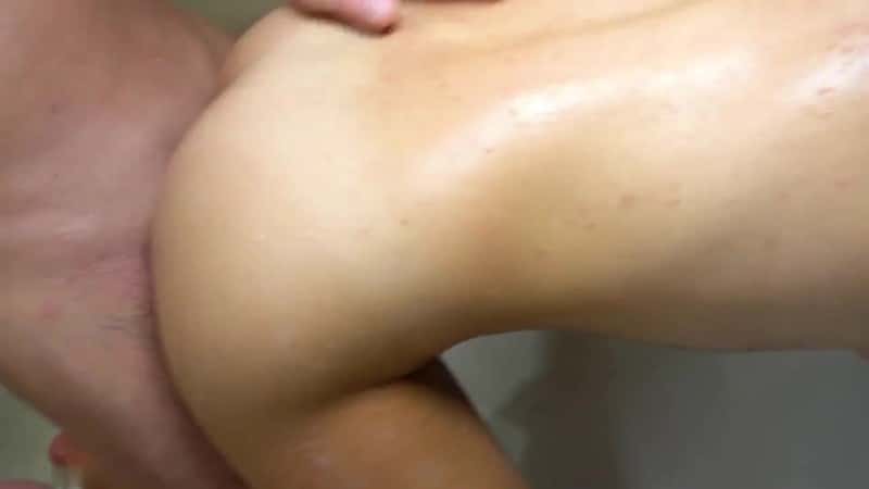 GianinaTS - Ohne Gummi Arsch gefickt - Jungschwanz bumst mich 2