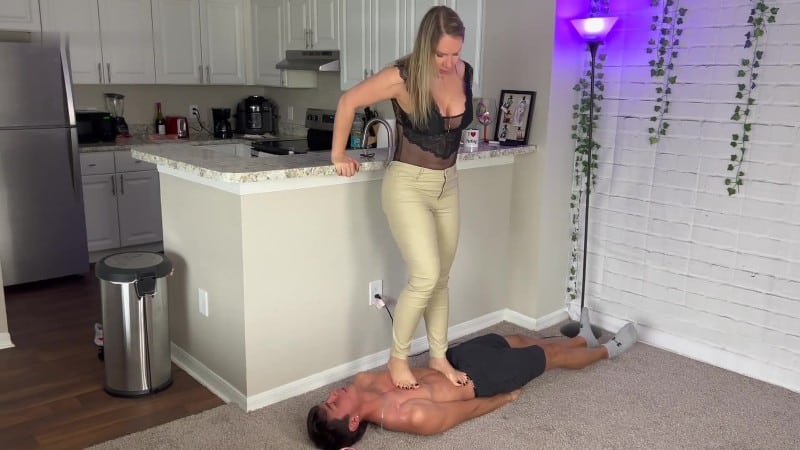 Goddess Grazi - Stomping on my friends cousin 2