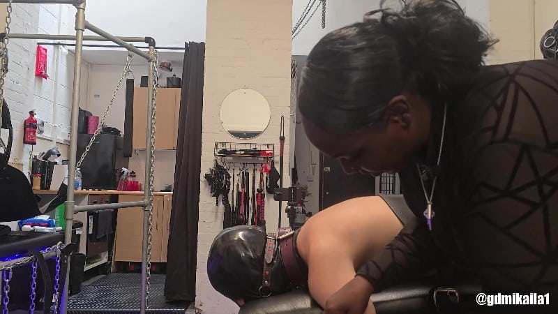 Goddess Mikaila - Sniff and Surrender to My Farts 3