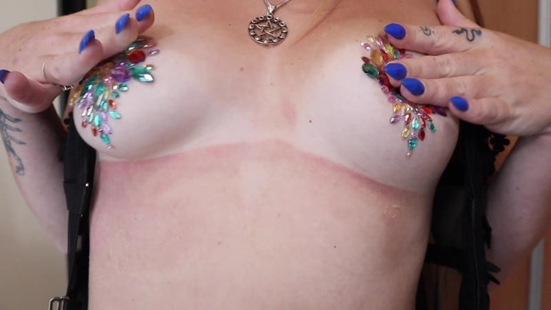 Goddess Roxy - Glitter Tit Worship 4