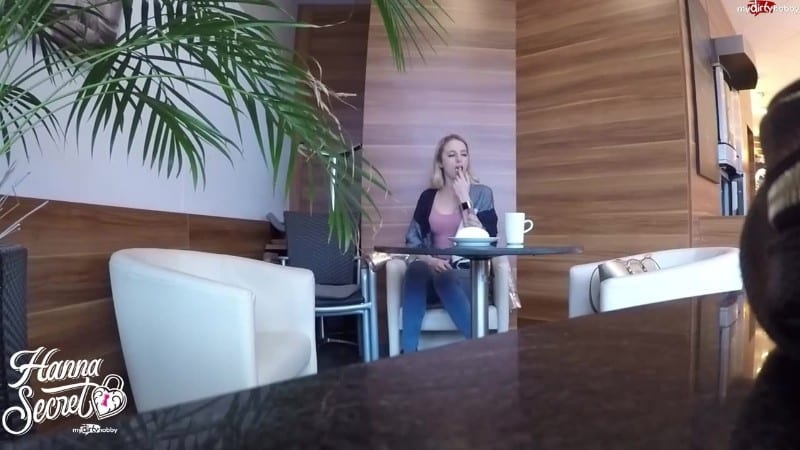 HannaSecret - Oeffentlicher Analer Creampie - Spritzer beim Baecker 1