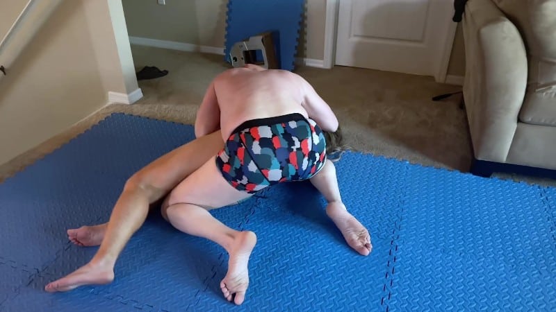 Hanz Vanderkills Battle Theatre - Heating Up Jennifer Thomas Takes On Hanz Vanderkill In A Playful Mixed Wrestling Match 1