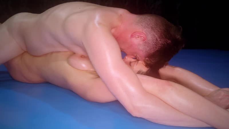 Hanz Vanderkills Battle Theatre - Revolutionary Sex War British Beauty Alora Lux Battles American Hanz Vanderkill In A Sweat Drenched Sexwrestle Full Of Thigh Jobs Sumata And Erotic Grinding 1