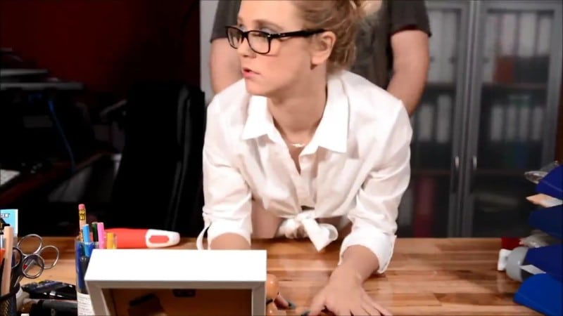 Holly-Sommer - Erwischt - Gefickt bei der Arbeit 2