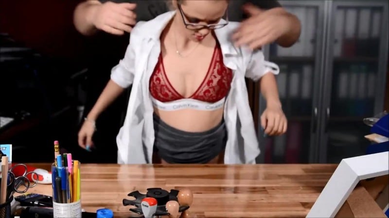 Holly-Sommer - Erwischt - Gefickt bei der Arbeit 3