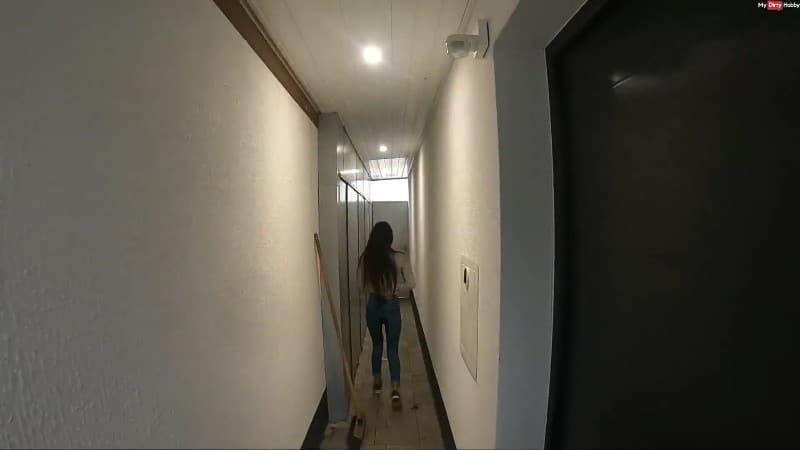 Kim-Rose - Dem Nachbarn heimlich hinters Haus gepisst 5