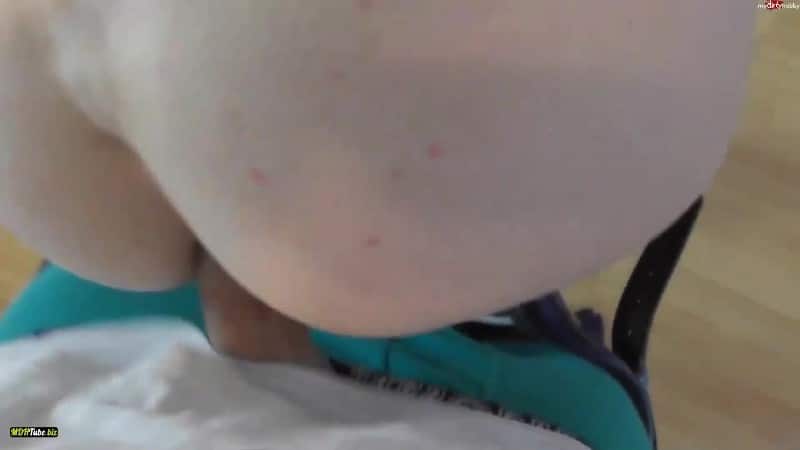 LiaLucia - Extrem Geil - Stiefpapas Kumpel fickt mir den Arsch auf 4