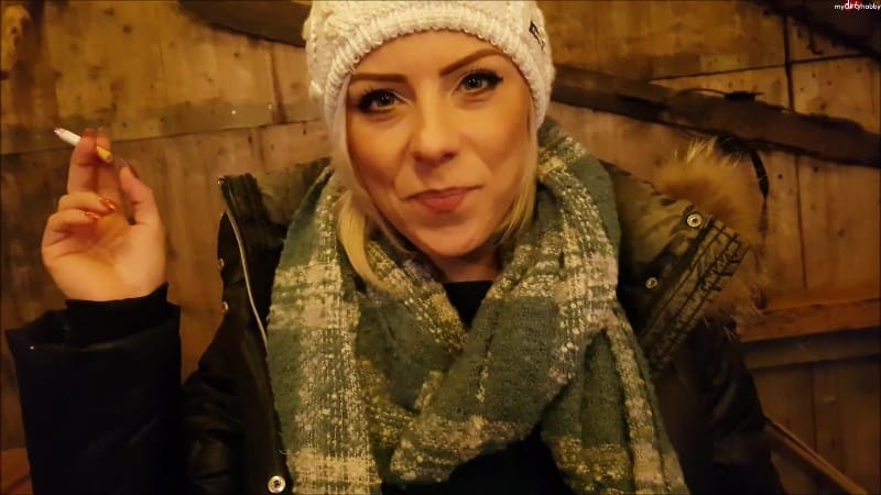 LilliVanilli - Fast erwischt Gluehwein und dann ficken in der Umkleide 9